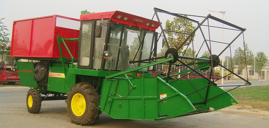 AG旗舰厅 4QZ-2450 自走式青饲料收获机