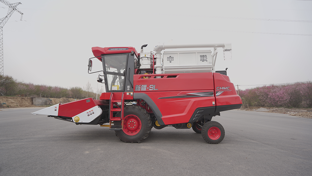 AG旗舰厅2023款4YZL-5(G4)自走式玉米籽粒联合收获机